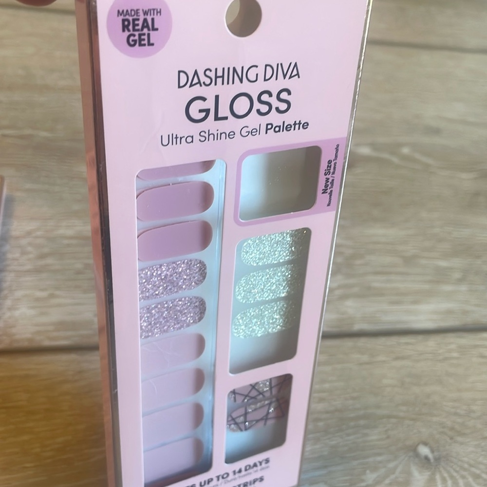 New Dashing diva gloss ultra shine gel palette – rose sparkle.  32 nail strips